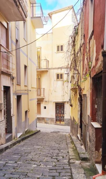 Townhouse With Incredible Views Of Mt Etna