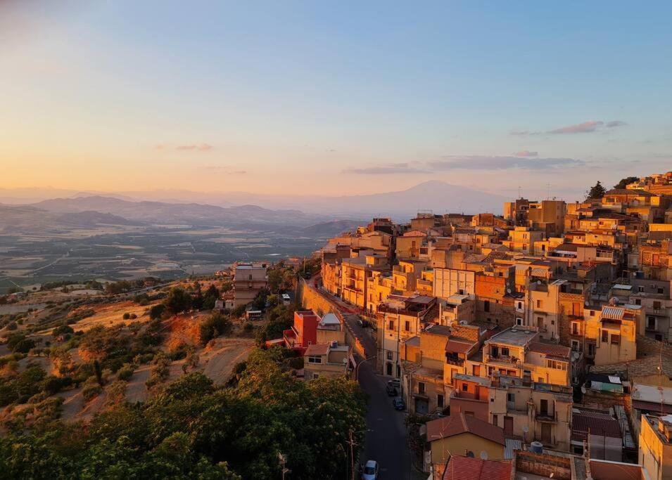 Townhouse With Incredible Views Of Mt Etna Holiday home Mineo