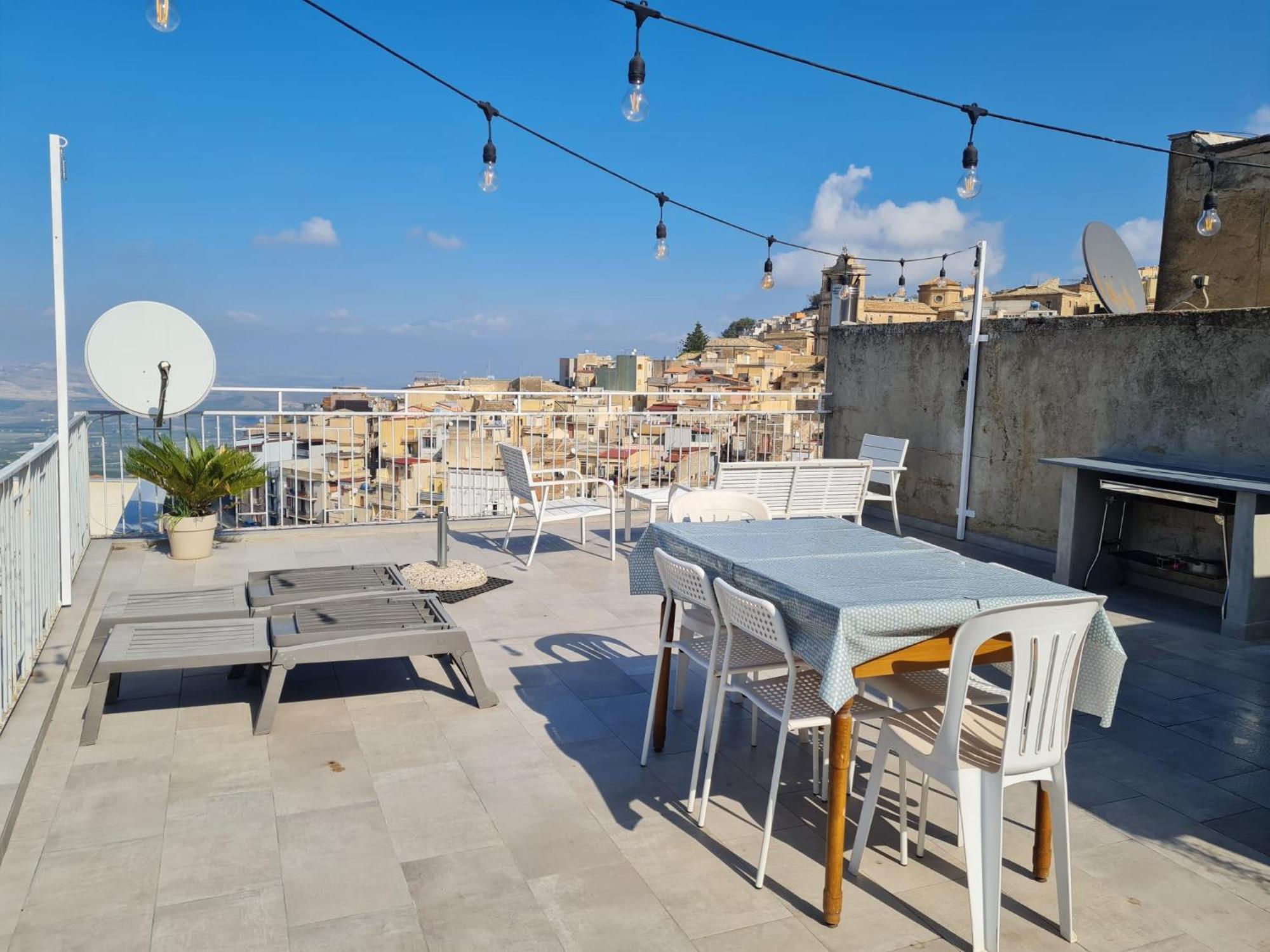 Townhouse With Incredible Views Of Mt Etna *